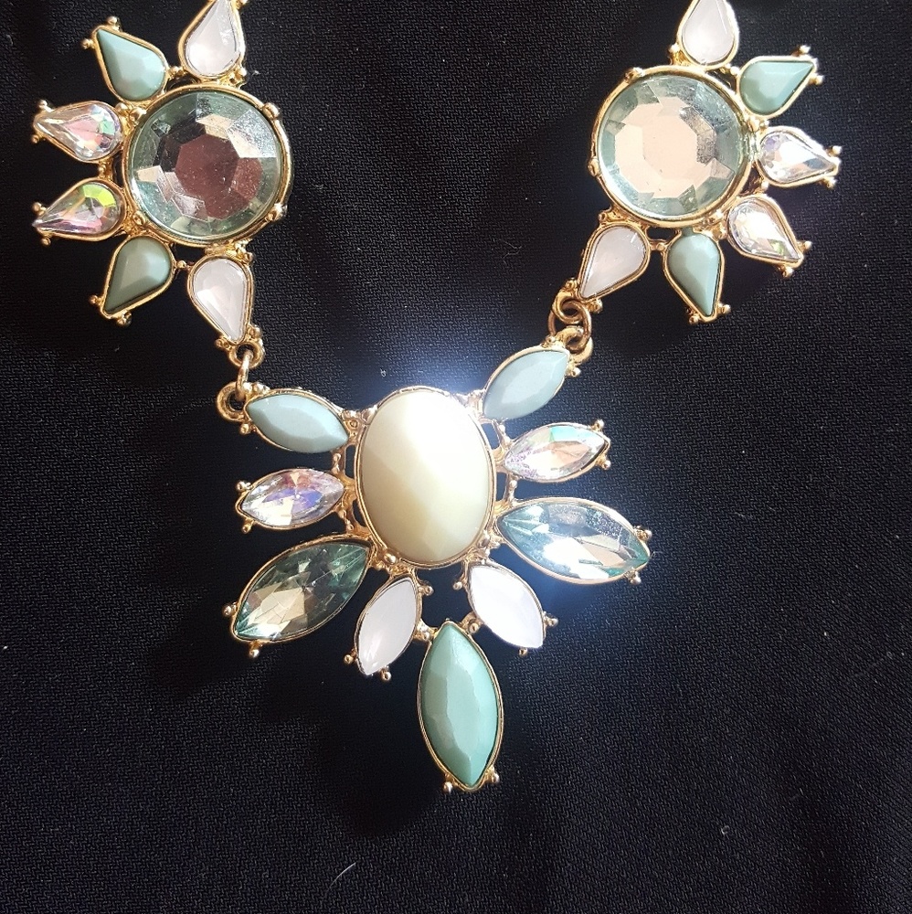 Multicolored stones necklace